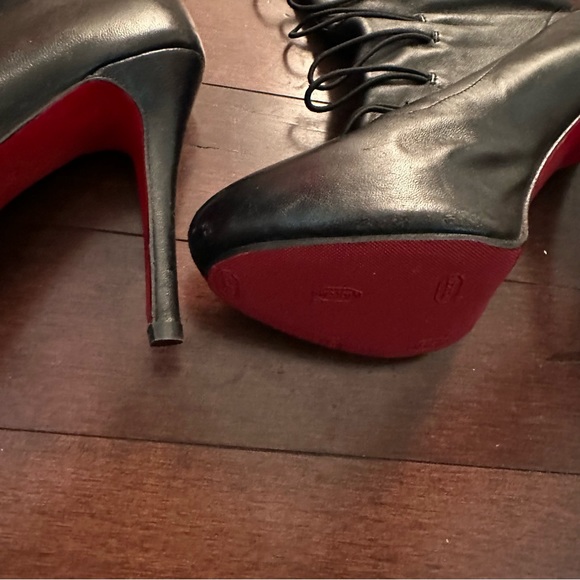 Louboutin, 38, OTK Button Boots, 2009ish. FOUND THE MISSING BUTTON! - Picture 8 of 16